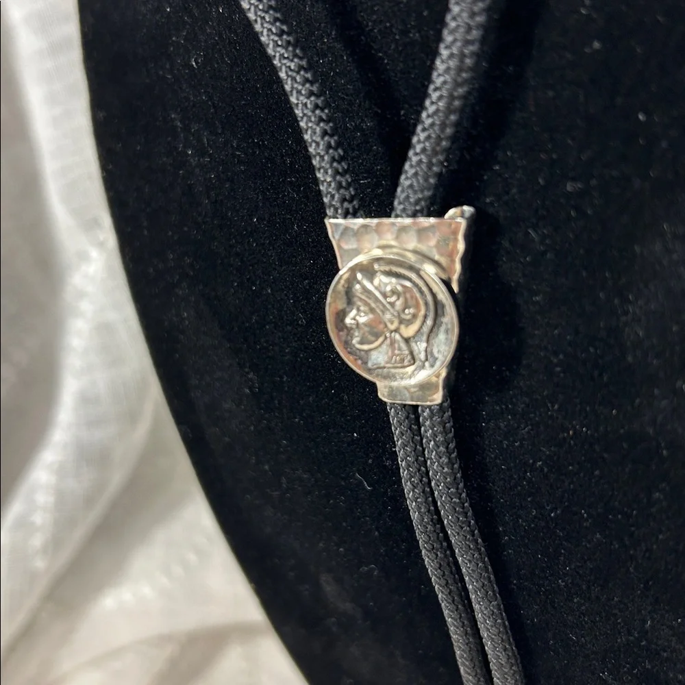 Vintage Bolo tie western, with ornate medallion